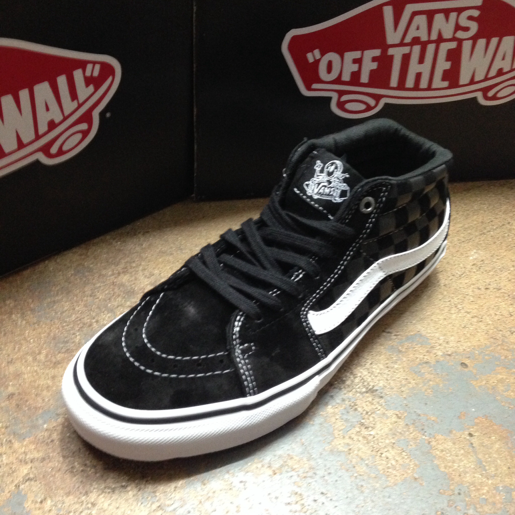 vans chukka low independent