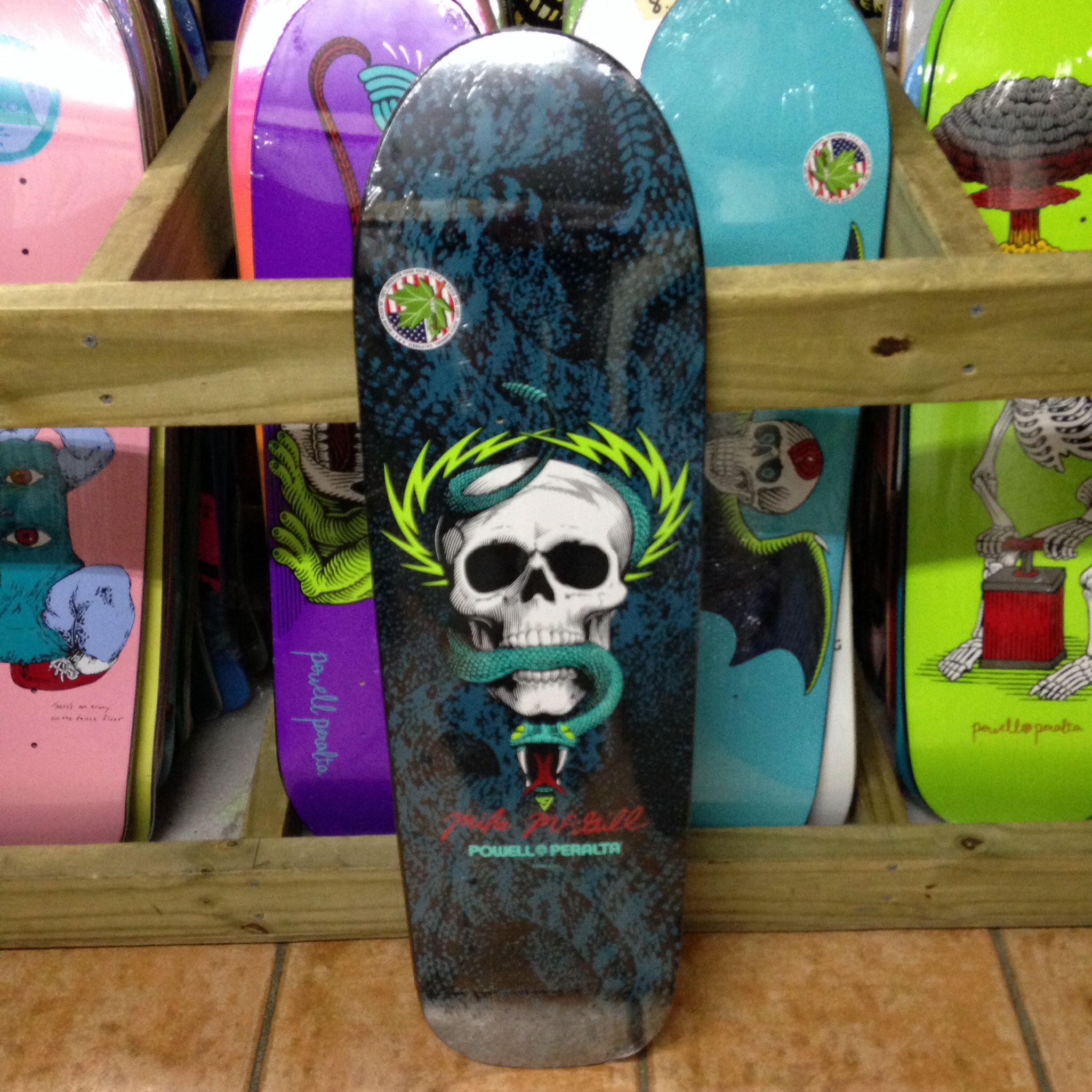 Powell-Peralta snake skin fun shape! (8.97 x 32.38, n: 6.5", 6.1"; wb: 14.6", 15"; t: 6.76") 